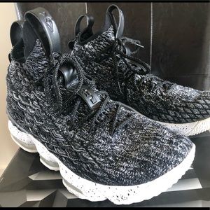 Nike LeBron XV Oreo Black/White size 9.5